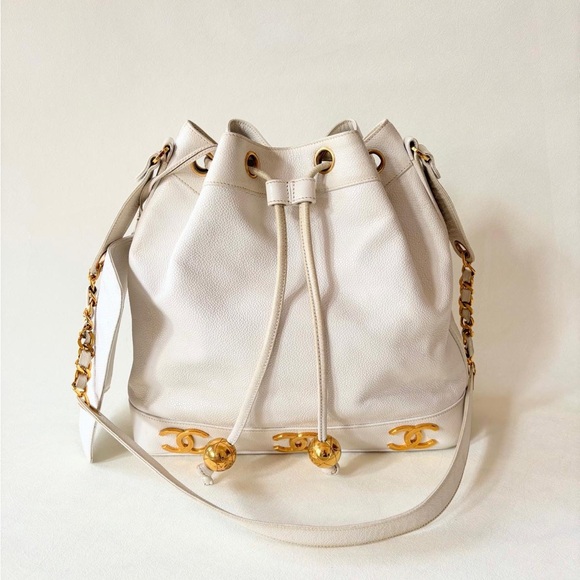 CHANEL Handbags - Beautiful Excellent Condition 🤍 CHANEL bucket bag, 1995 Collection 🤍